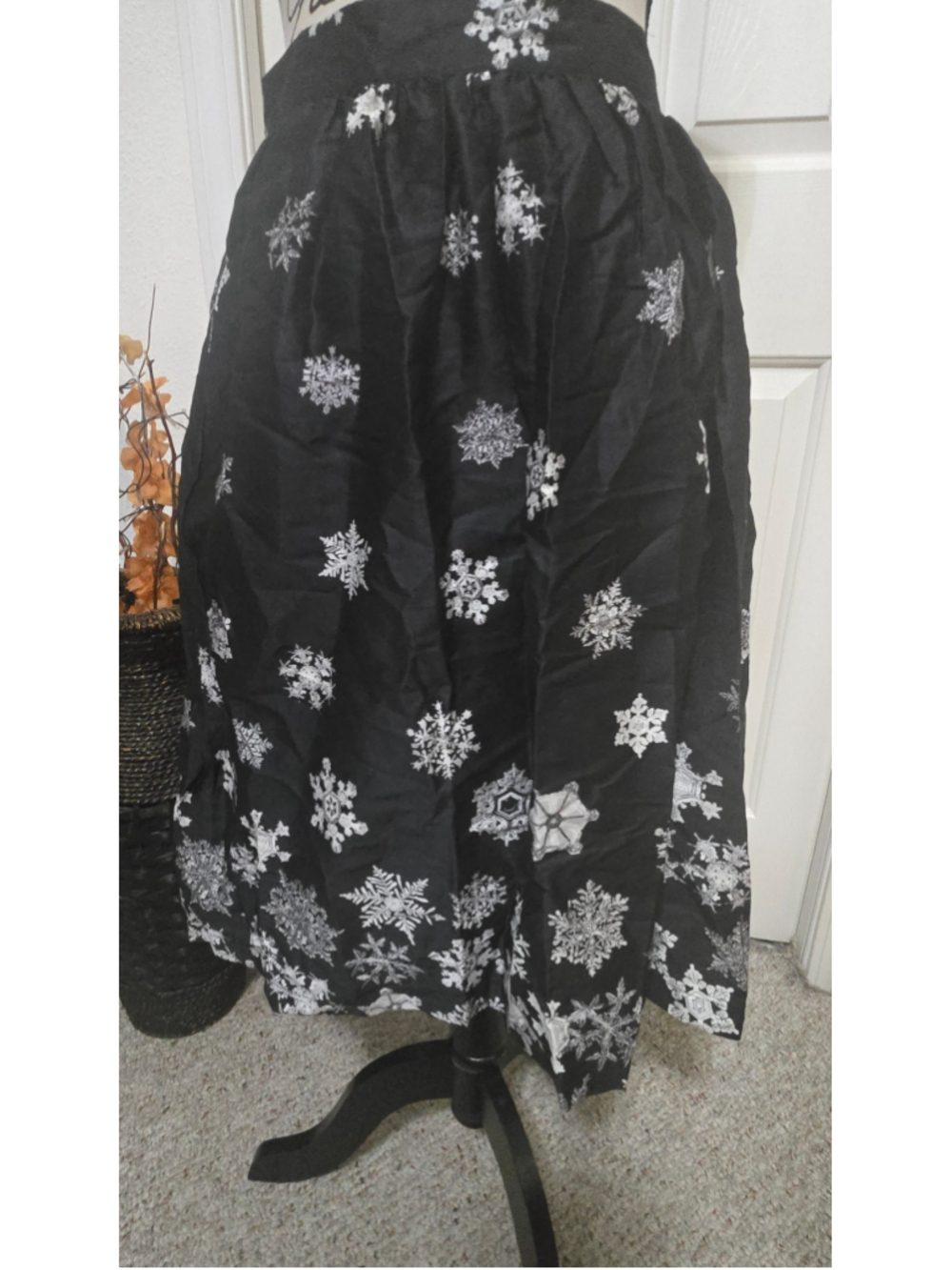 Modcloth Black and White Snowflake Skirt Size 10 NWT